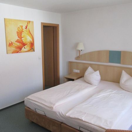 Hotel & Gaestehaus Krone Geiselwind Rom bilde