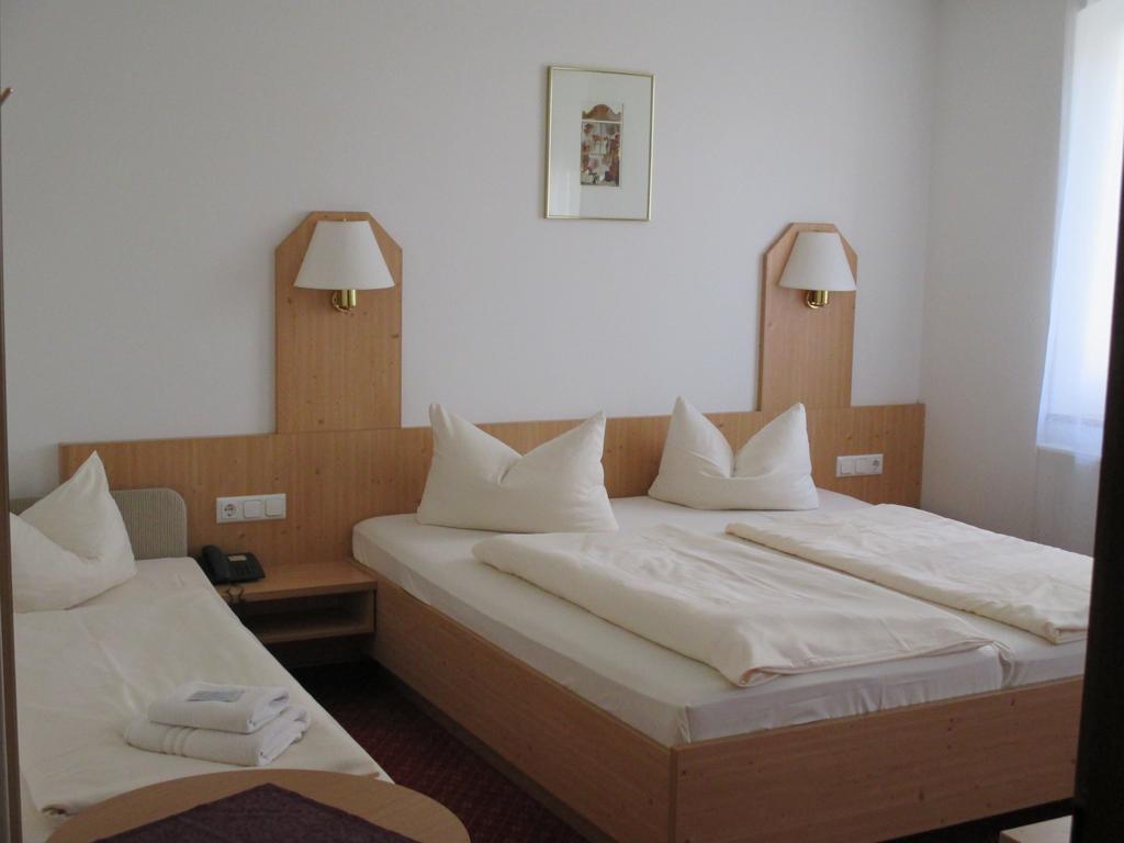 Hotel & Gaestehaus Krone Geiselwind Rom bilde