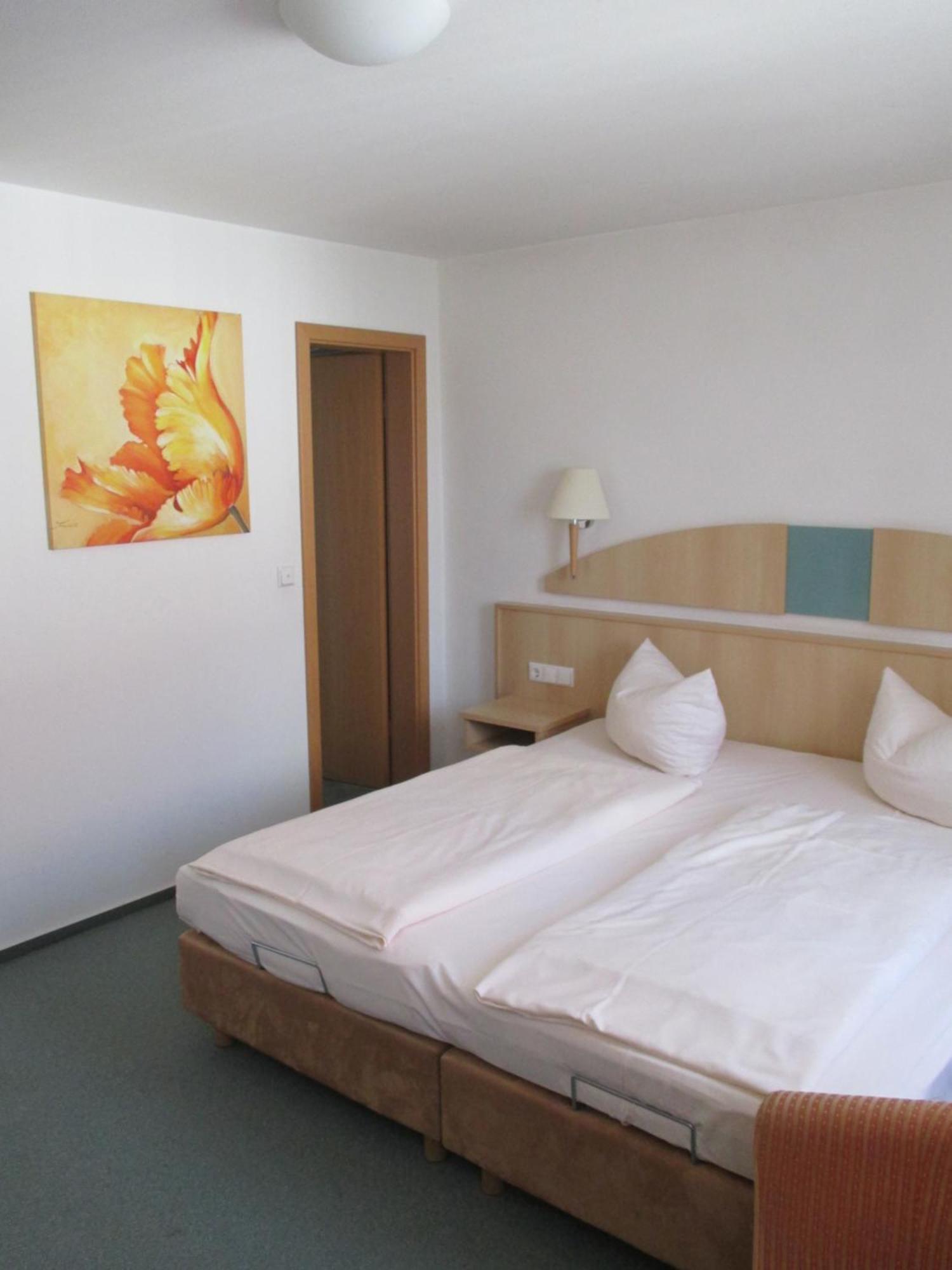 Hotel & Gaestehaus Krone Geiselwind Rom bilde